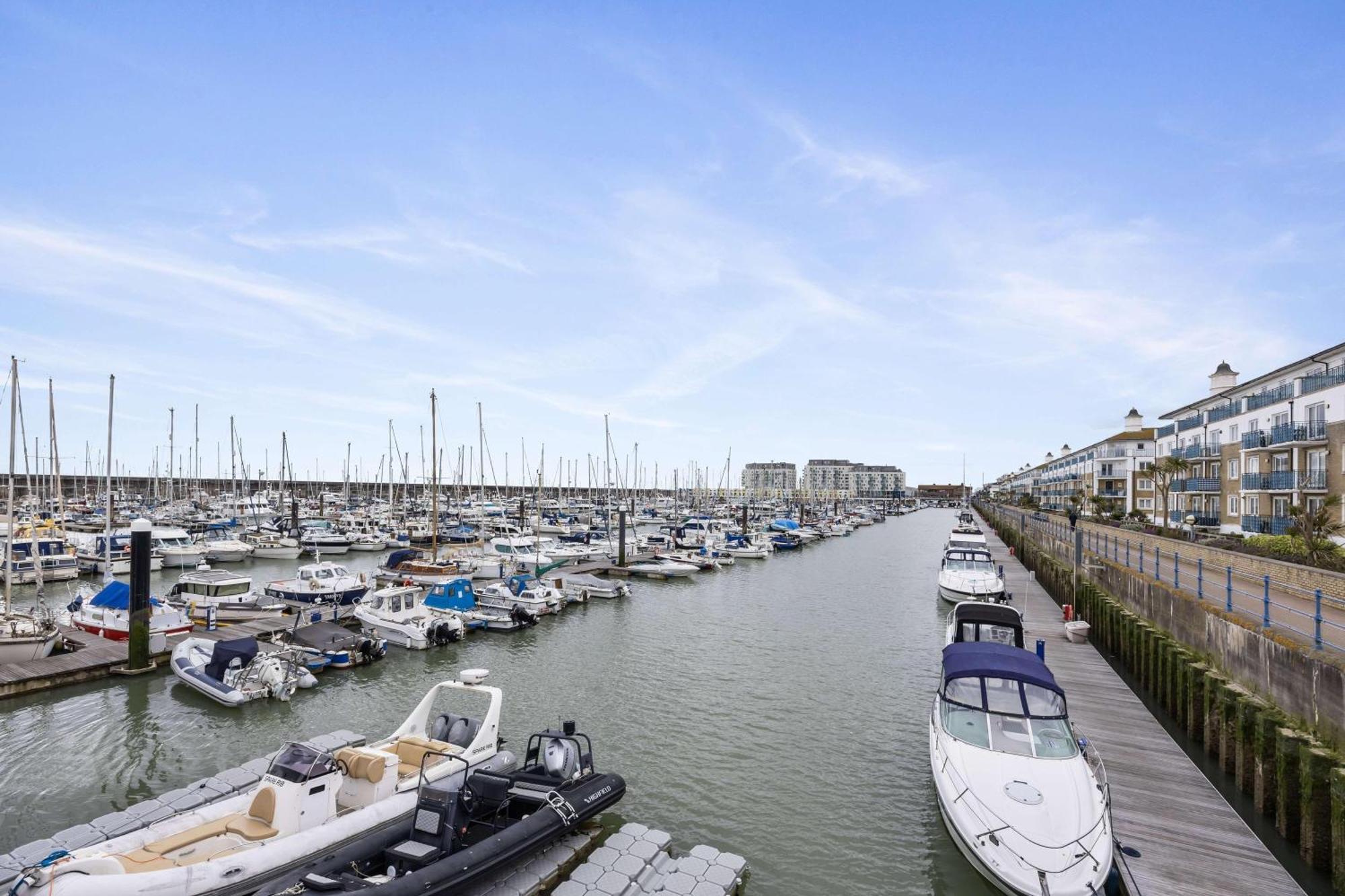 Water At The Marina, Free Parking By My Getaways Ferienhaus