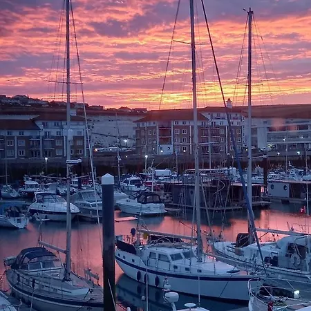 Brighton Water Cabin At The Marina, Free Parking By My Getaways Exterior photo