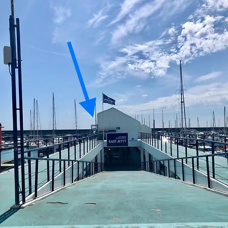 Brighton Water Cabin At The Marina, Free Parking By My Getaways Exterior photo