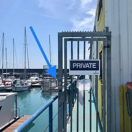 Brighton Water Cabin At The Marina, Free Parking By My Getaways Exterior photo