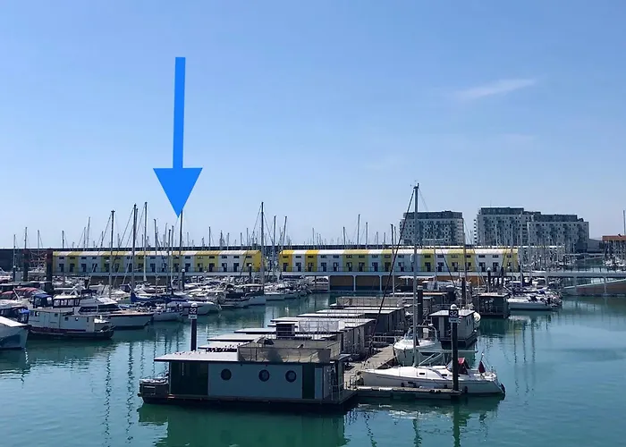 Brighton Water Cabin At The Marina, Free Parking By My Getaways